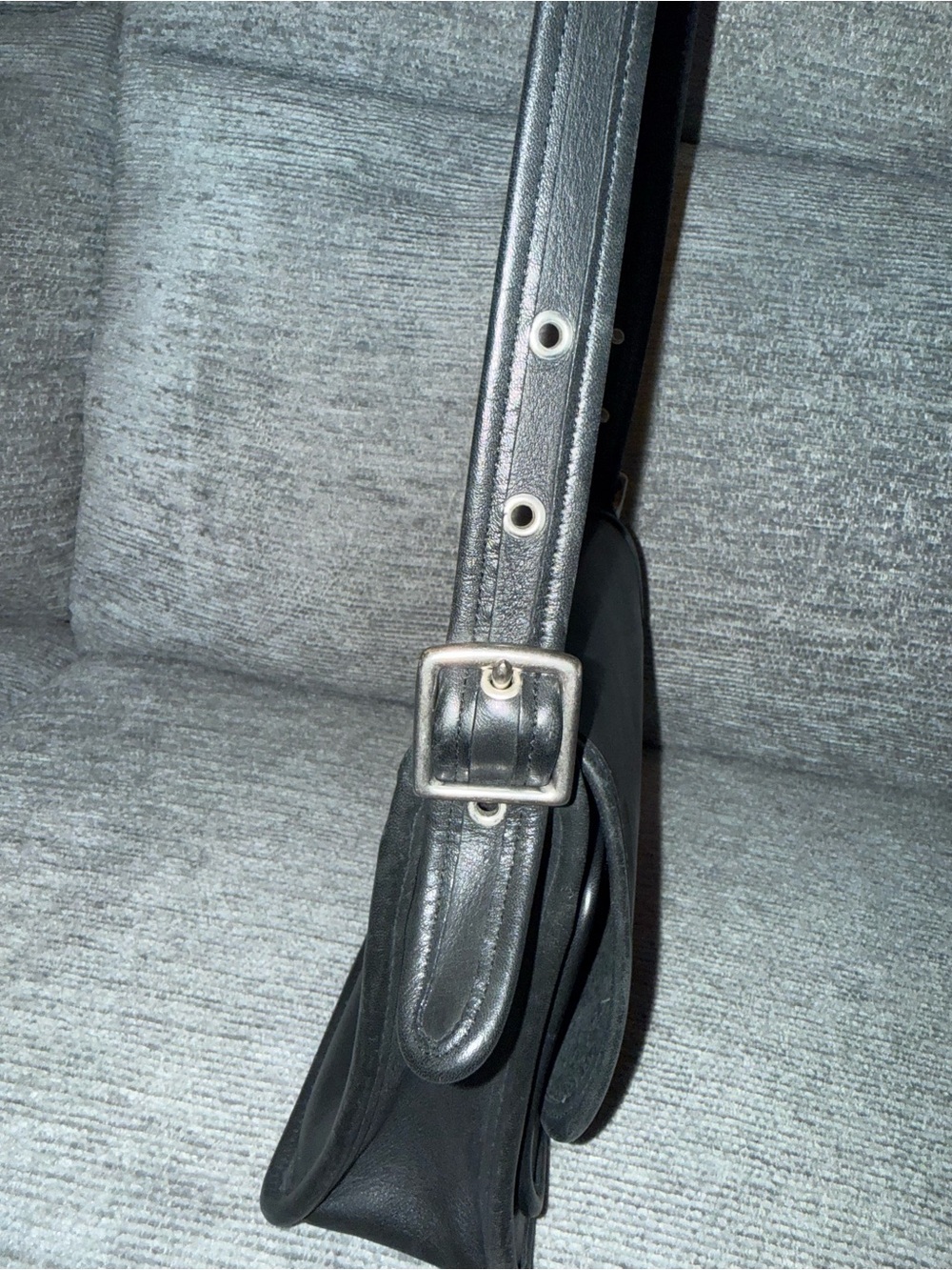 Vintage Coach Rambler Black Leather Messenger Bag with Turn-Lock Closure - Picture 14 of 16